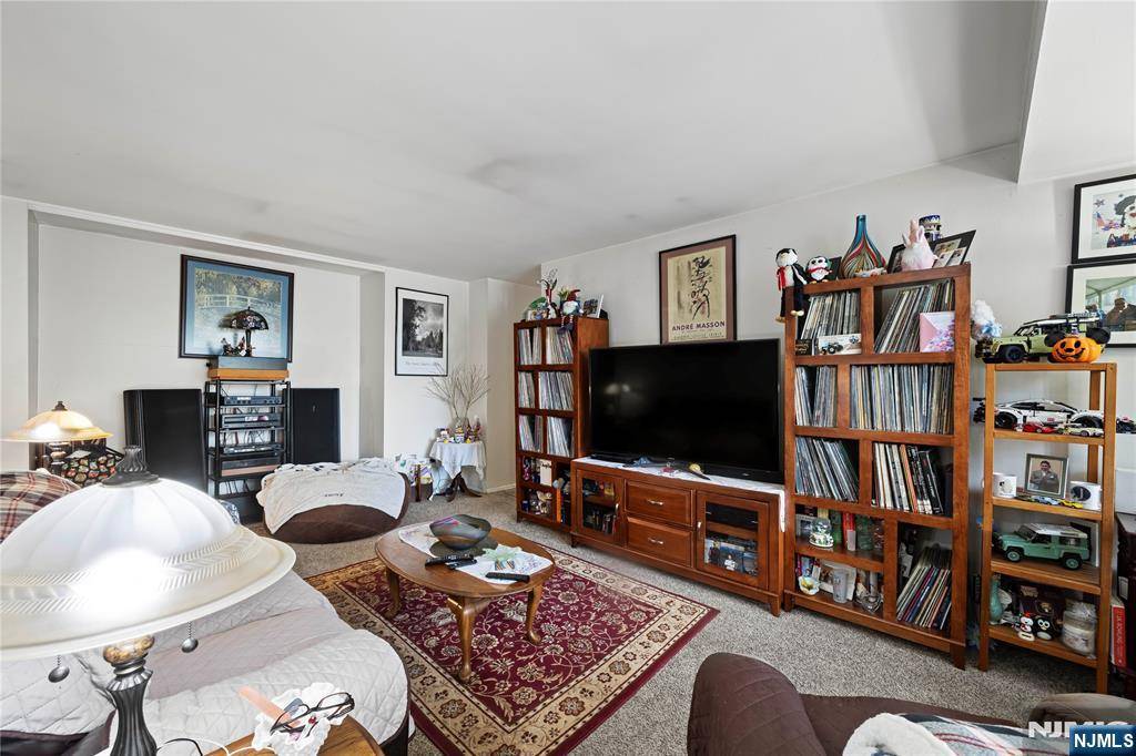Nutley, NJ 07110,448 River #J