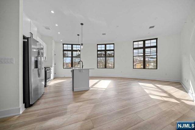 Cresskill, NJ 07626,1 Union AVE #207