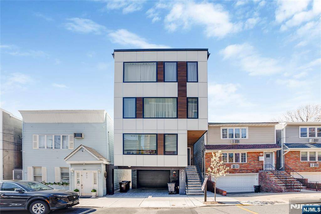 Guttenberg, NJ 07093,211 70th ST #3