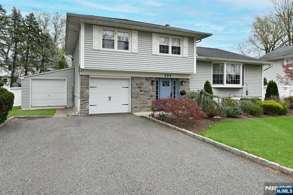 Paramus, NJ 07652,294 McHenry DR
