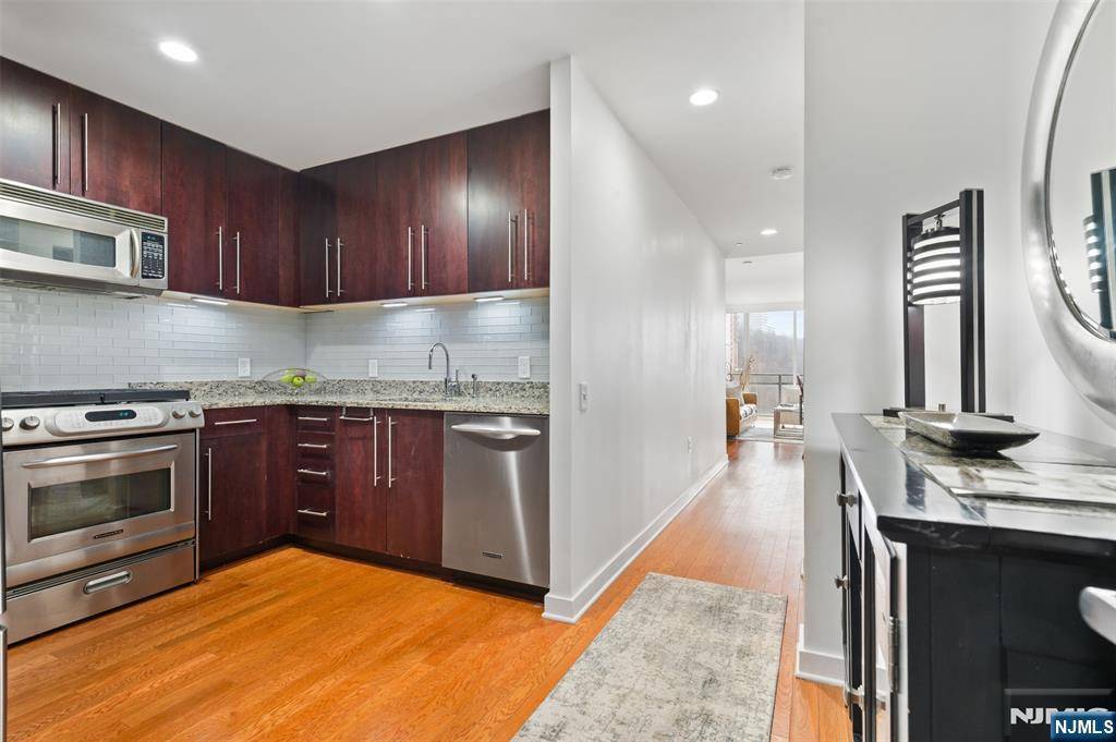 Edgewater, NJ 07020,1017 Hudson PARK #1017