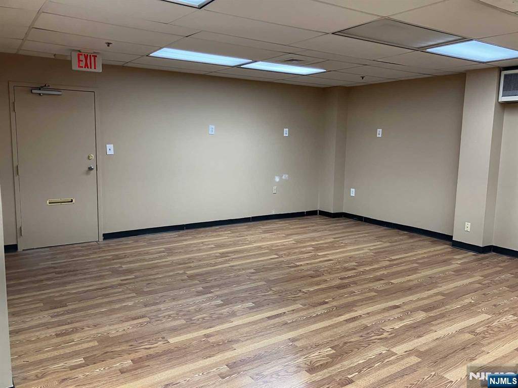 Waldwick, NJ 07463,168 Franklin TPKE #102