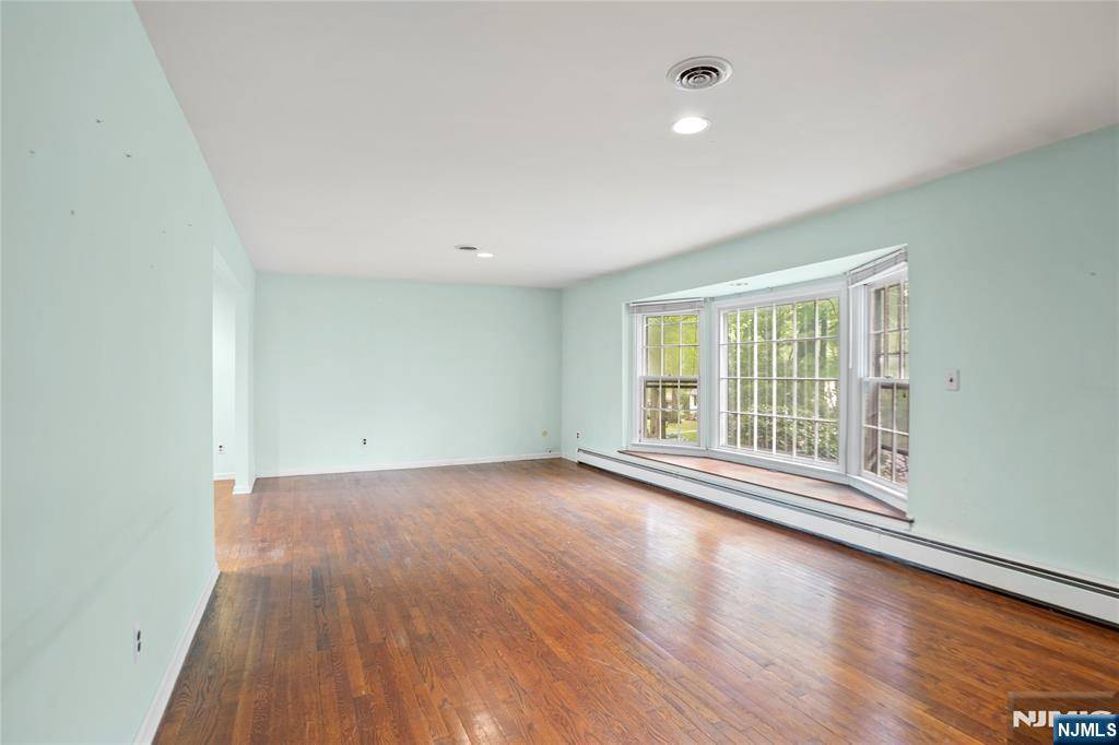 River Vale, NJ 07675,206 Goodell CT