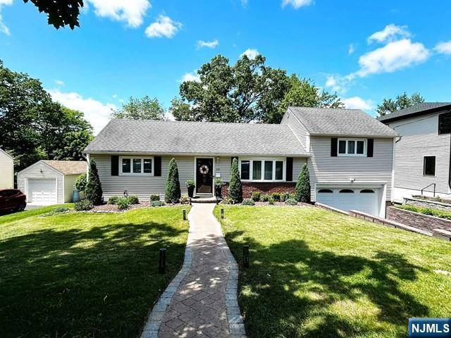 Paramus, NJ 07652,321 Maplewood DR