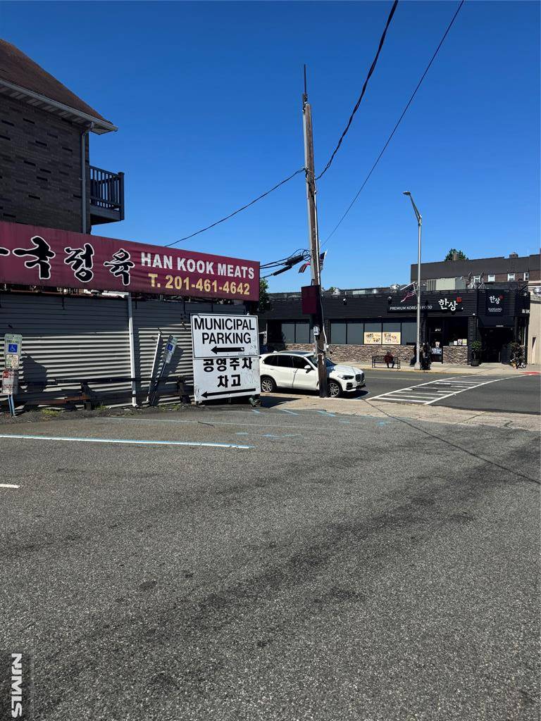 Palisades Park, NJ 07650,216C BROAD AVE #3