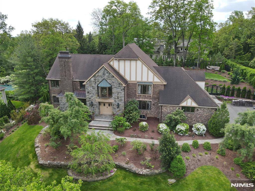 Woodcliff Lake, NJ 07677,39 Springhouse RD