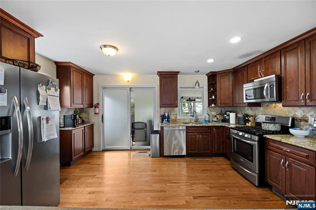 Hawthorne, NJ 07506,186 10th AVE