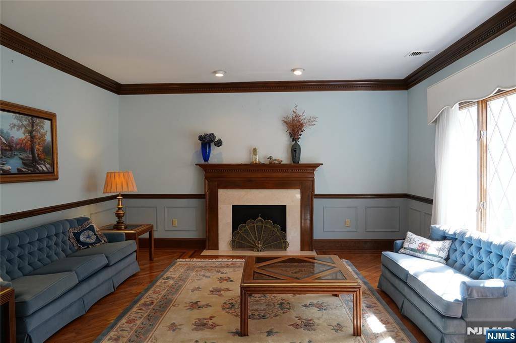 Franklin Lakes, NJ 07417,880 Hilltop TER