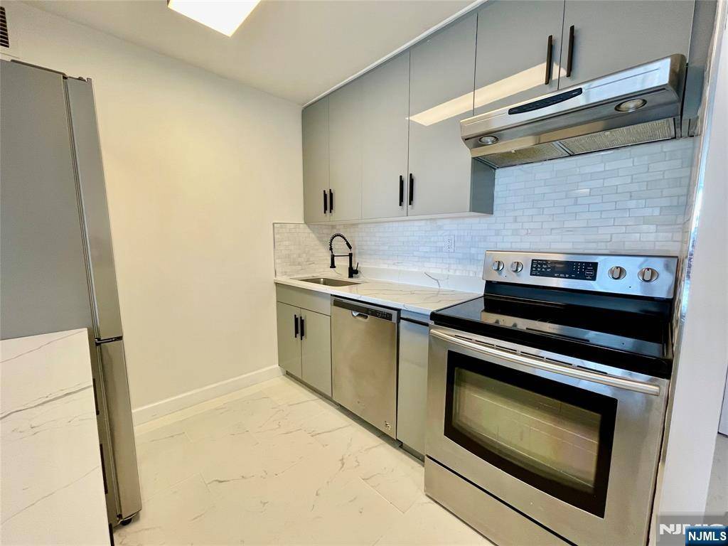 Cliffside Park, NJ 07010,770 Anderson AVE #9C