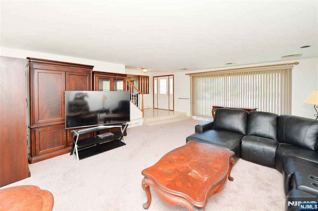Fair Lawn, NJ 07410,2-25 Kenneth AVE
