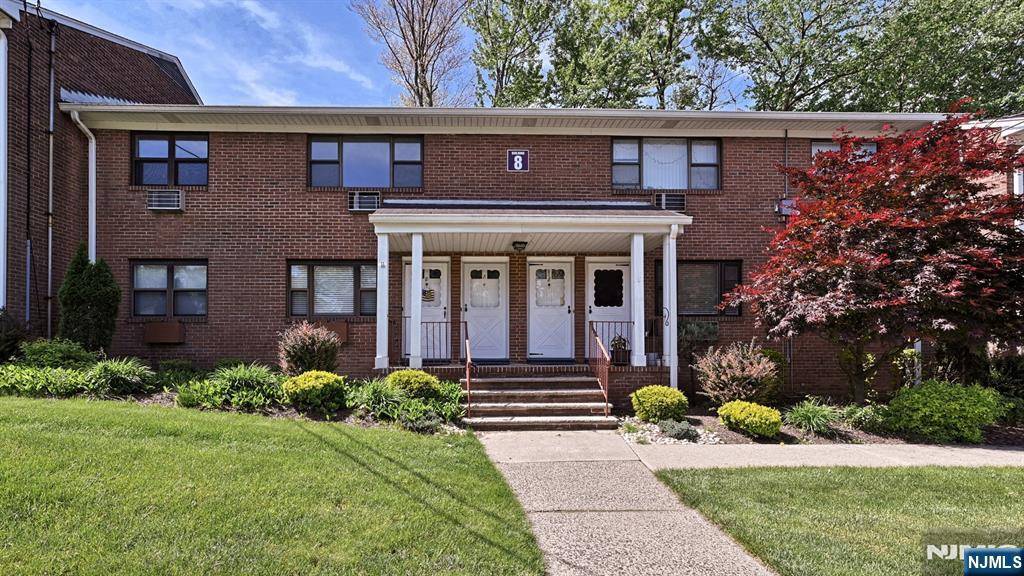 Little Falls, NJ 07424,8 Colonial DR #C