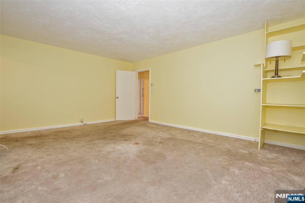 Fairview, NJ 07022,360 Kennedy DR