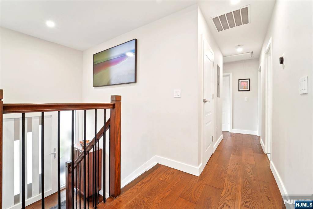 Leonia, NJ 07605,21 Ray AVE
