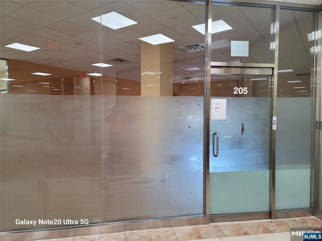 Palisades Park, NJ 07650,7 Broad AVE #205