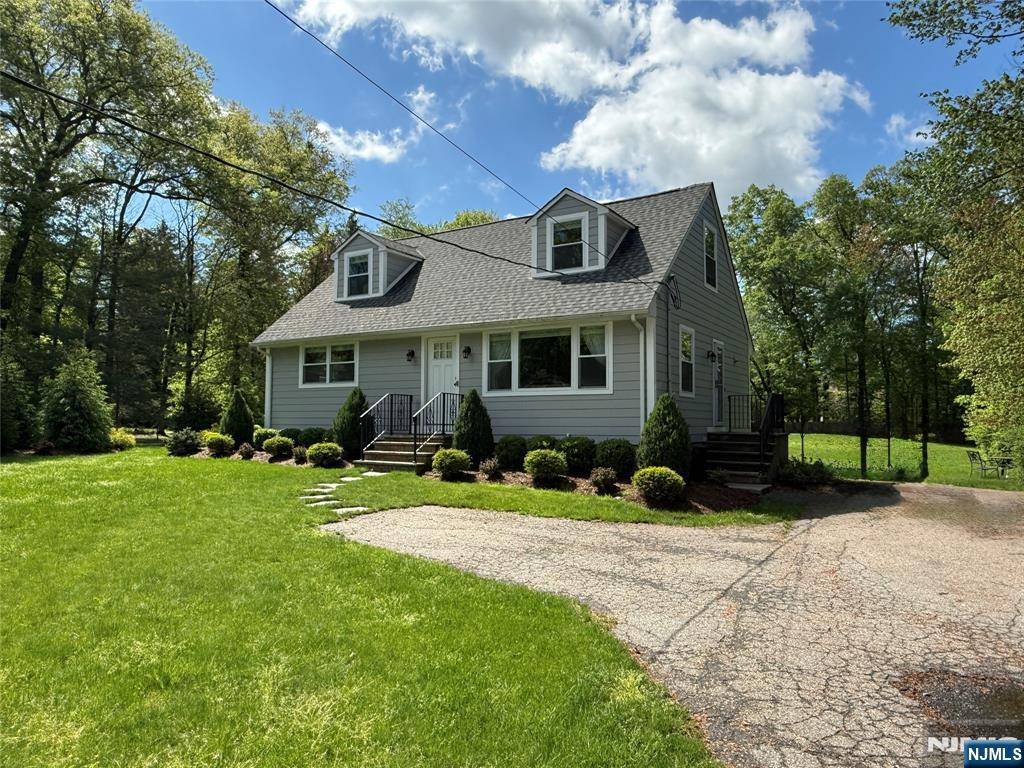 Upper Saddle River, NJ 07458,336 Lake ST