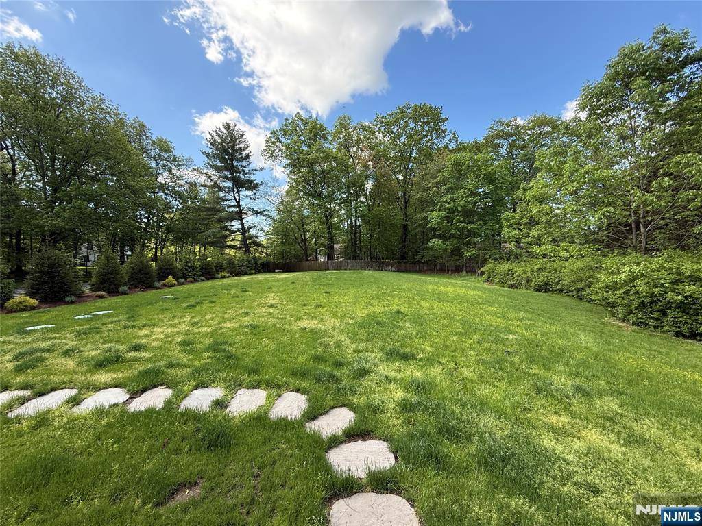 Upper Saddle River, NJ 07458,336 Lake ST