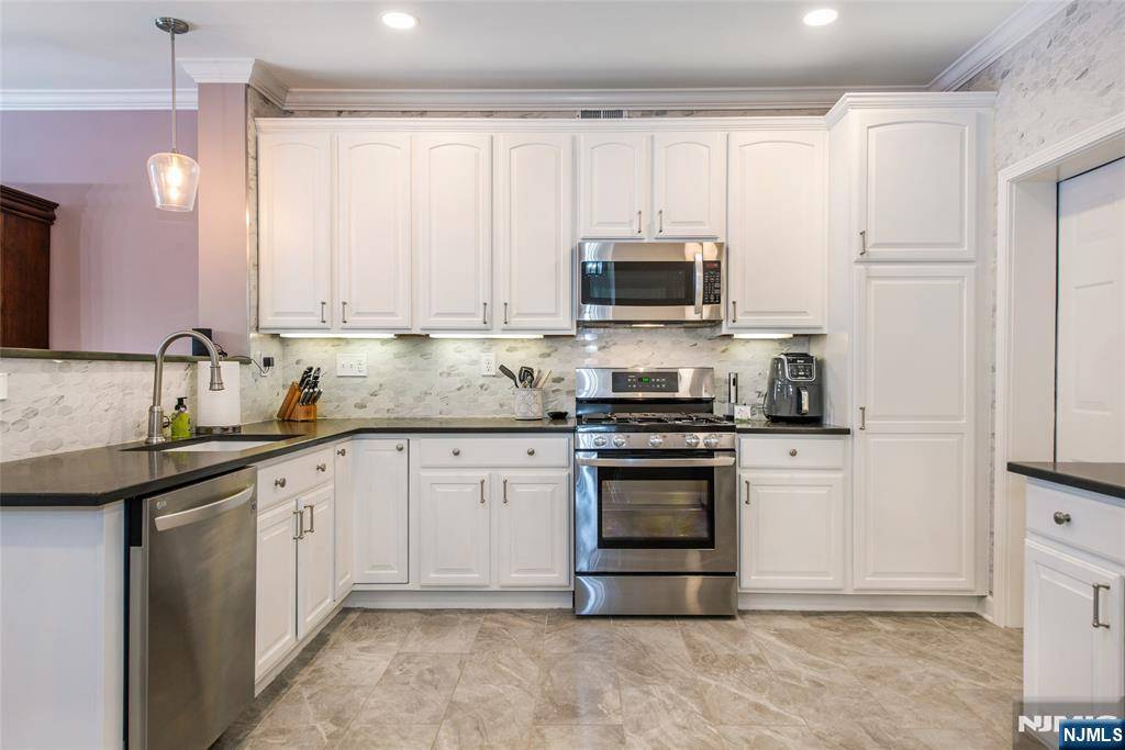 Clifton, NJ 07013,28 Carrington PL