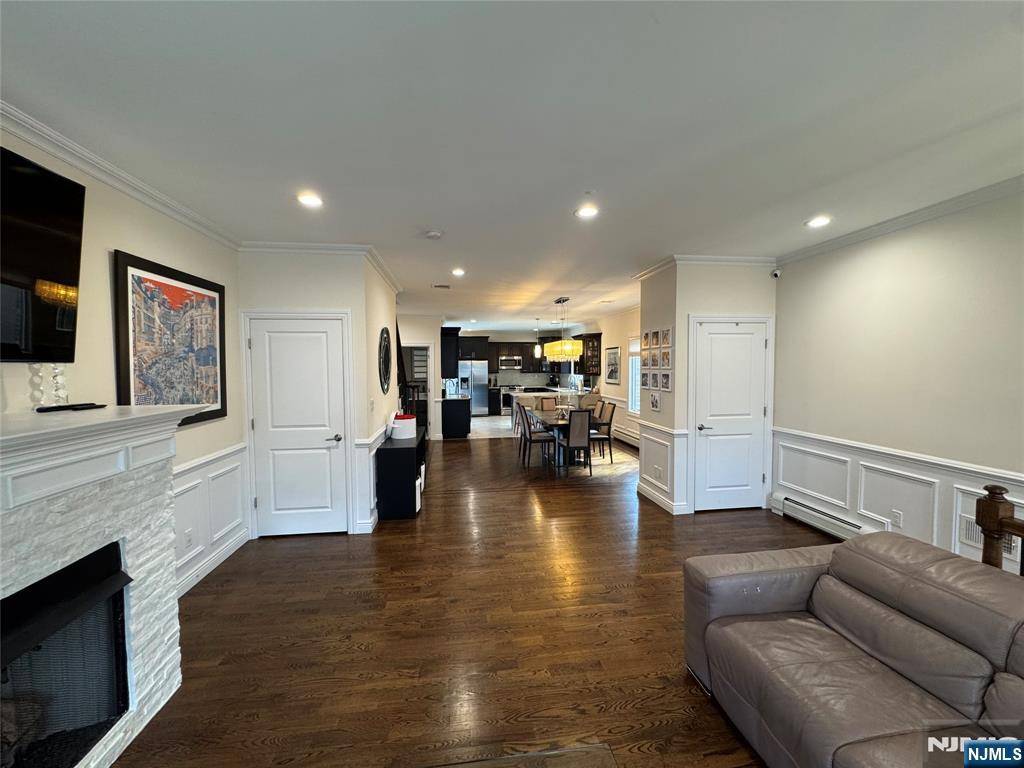 Cliffside Park, NJ 07010,251 Marion