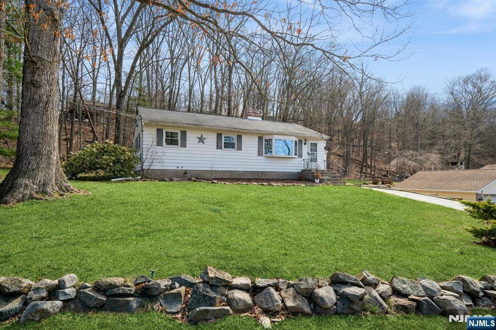 Ringwood, NJ 07456,37 Cedar RD