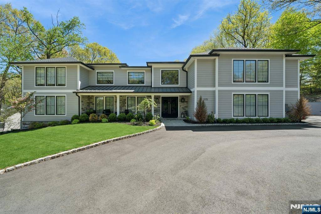Franklin Lakes, NJ 07417,315 Freemans LN