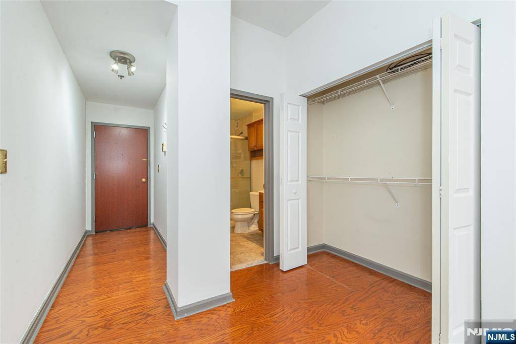 Little Falls, NJ 07424,260 Main ST #118
