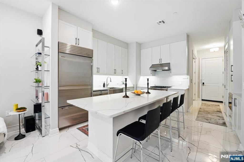 Edgewater, NJ 07020,3 Somerset LN #307