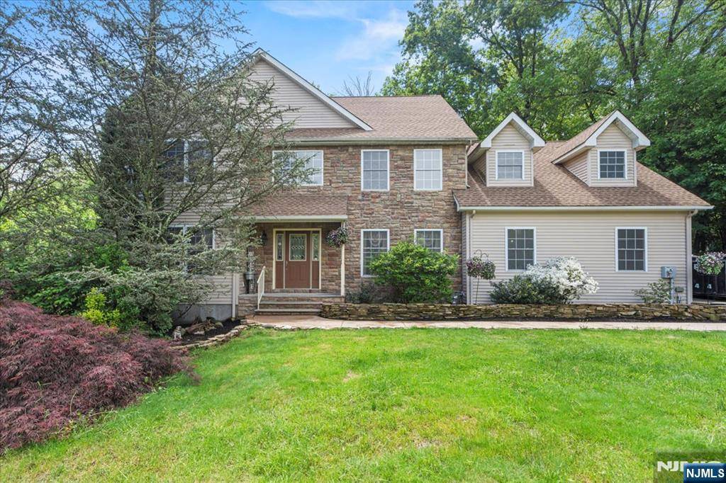 West Milford, NJ 07480,22 Melody LN