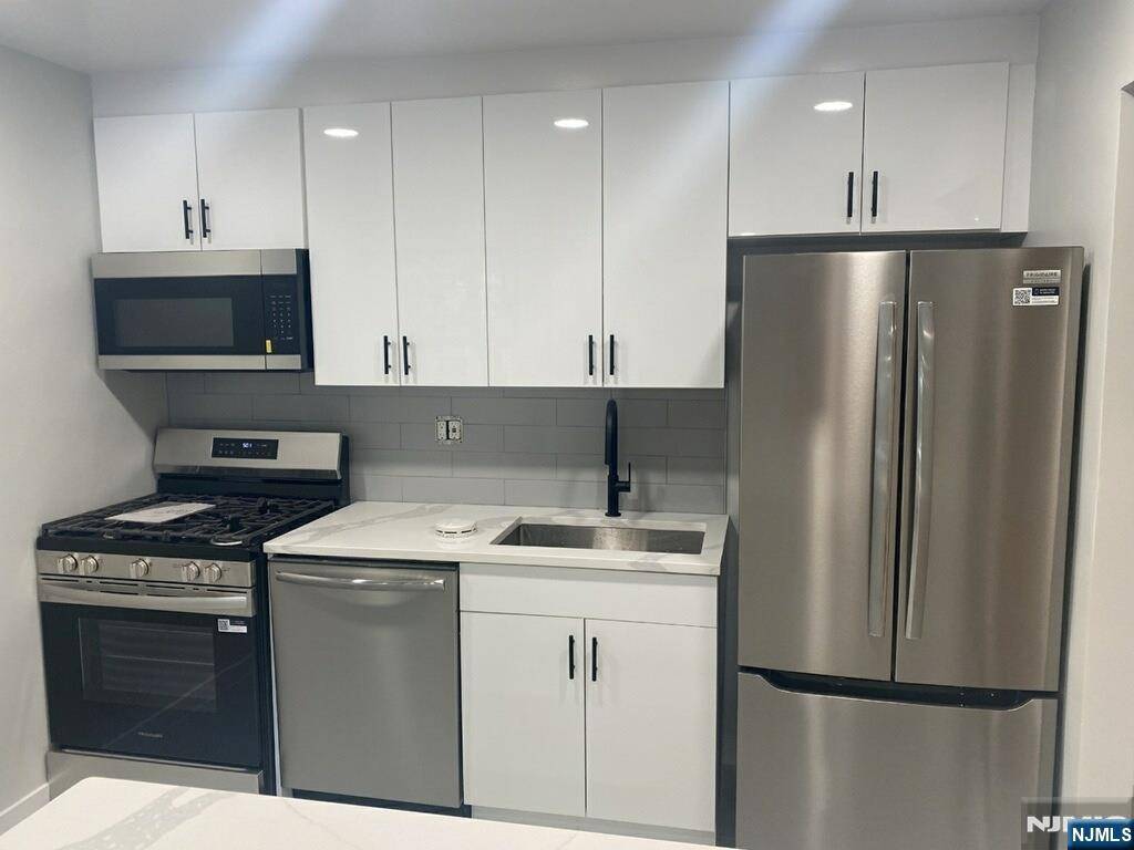 Fort Lee, NJ 07024,2205 N Central #1B