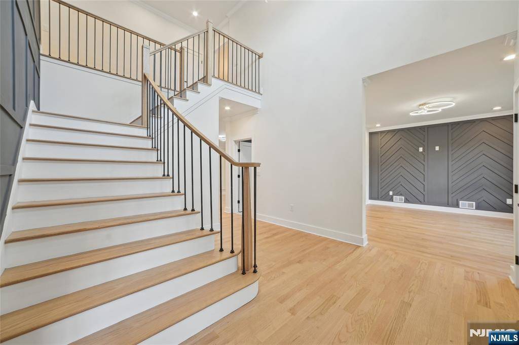 Livingston, NJ 07039,5 Foxcroft DR