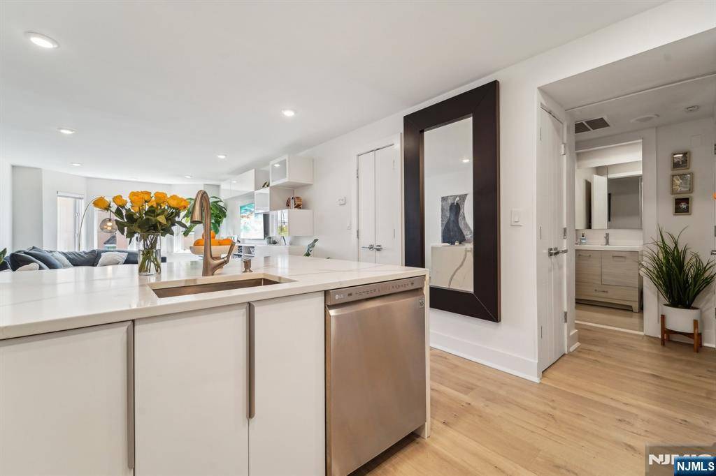 Edgewater, NJ 07020,503 Ellery CT #503