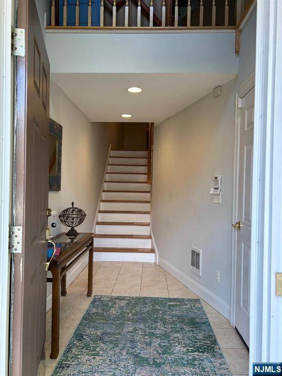 Montvale, NJ 07645,122 Demarest LN #111