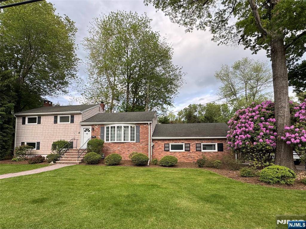 Demarest, NJ 07627,8 Brook WAY