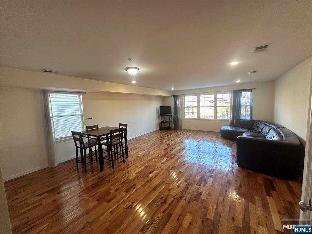 Newark, NJ 07103,283-285 Morris AVE