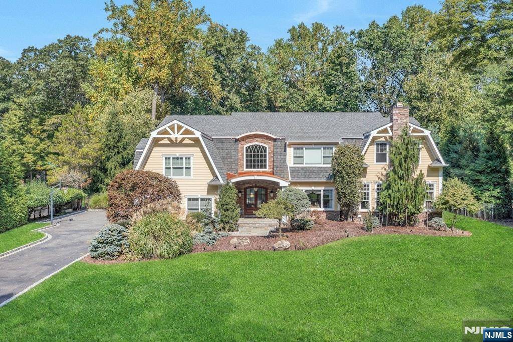 Upper Saddle River, NJ 07458,13 Split Rock RD