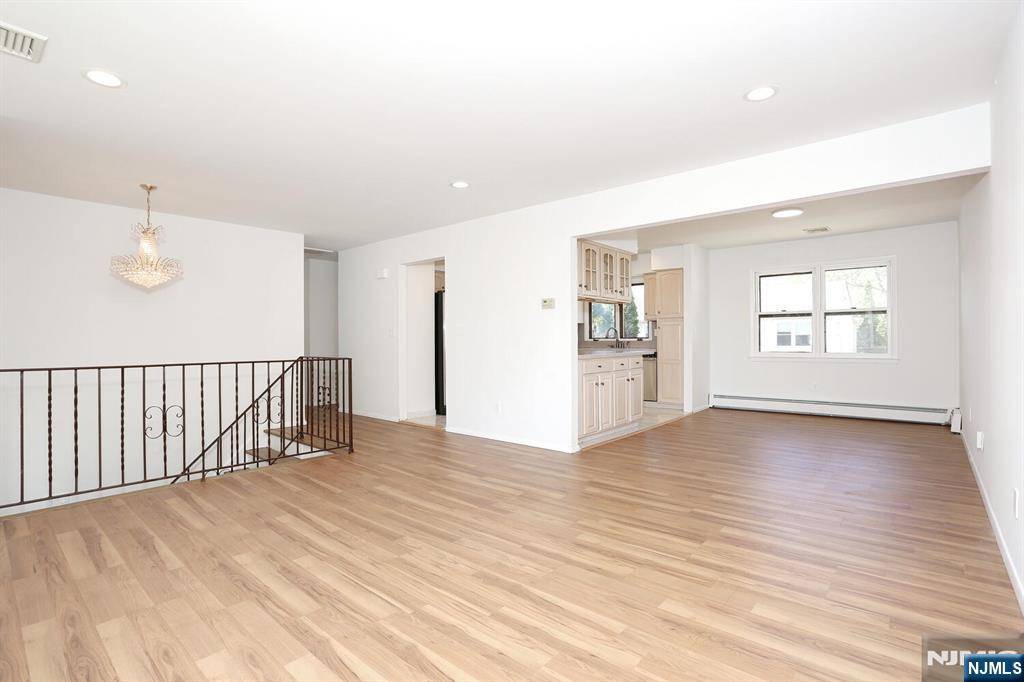 Hasbrouck Heights, NJ 07604,444 Washington PL