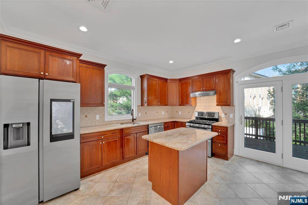 Palisades Park, NJ 07650,236 COLUMBUS AVE #A
