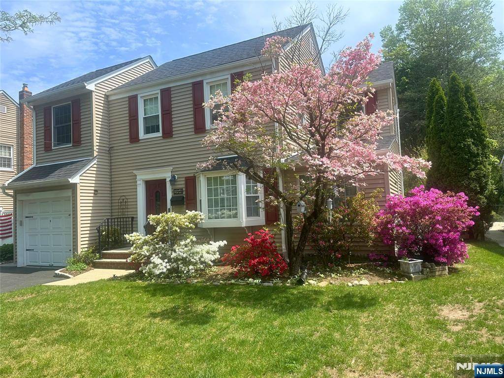 Paramus, NJ 07652,394 Burlington RD
