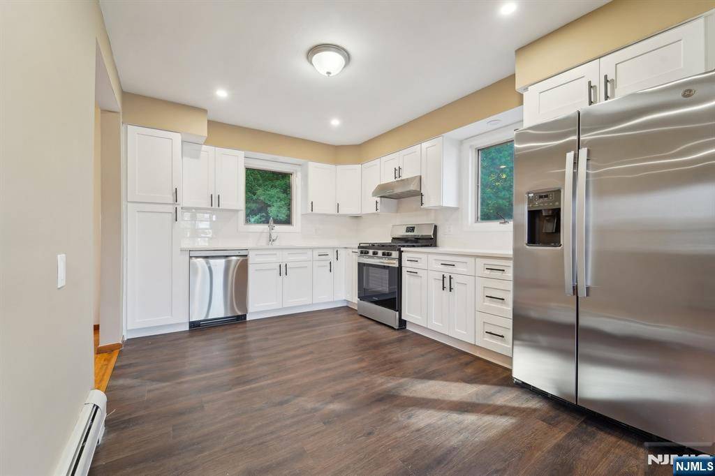 Ridgefield, NJ 07657,396 Oak ST