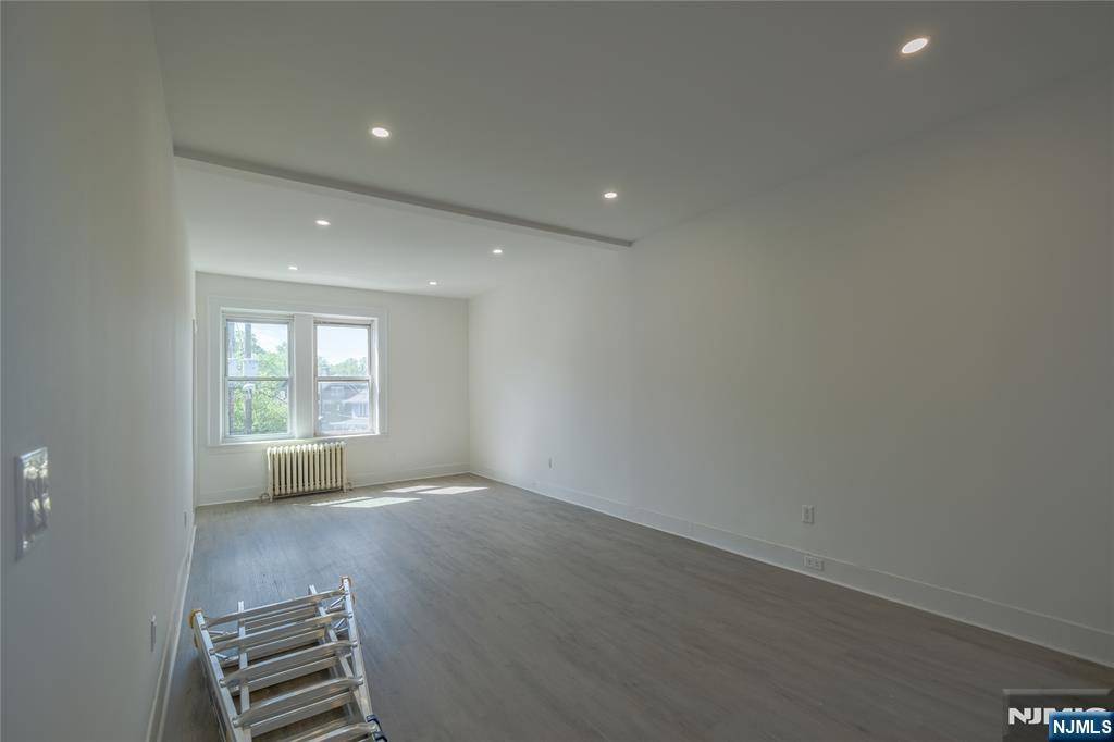 Rutherford, NJ 07070,268 Park AVE #3