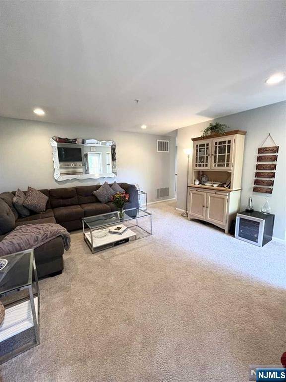 Ramsey, NJ 07446,809 Newport DR