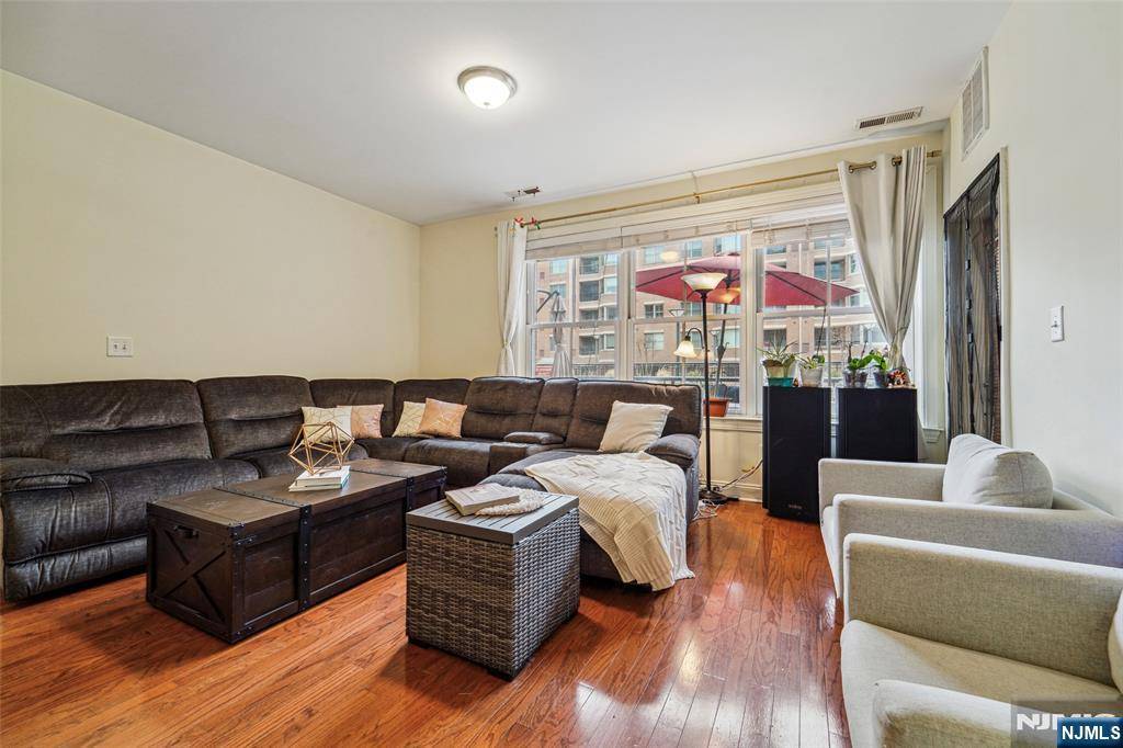 West New York, NJ 07093,20 Ave At Port Imperial #113