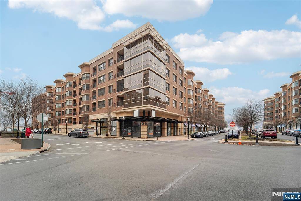 West New York, NJ 07093,20 Ave At Port Imperial #113