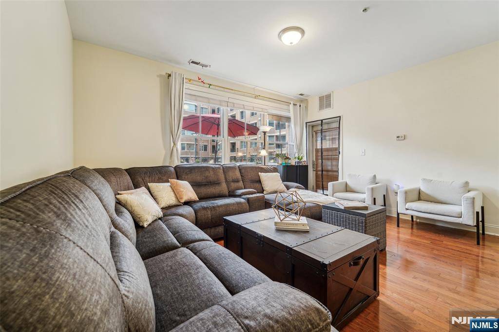 West New York, NJ 07093,20 Ave At Port Imperial #113