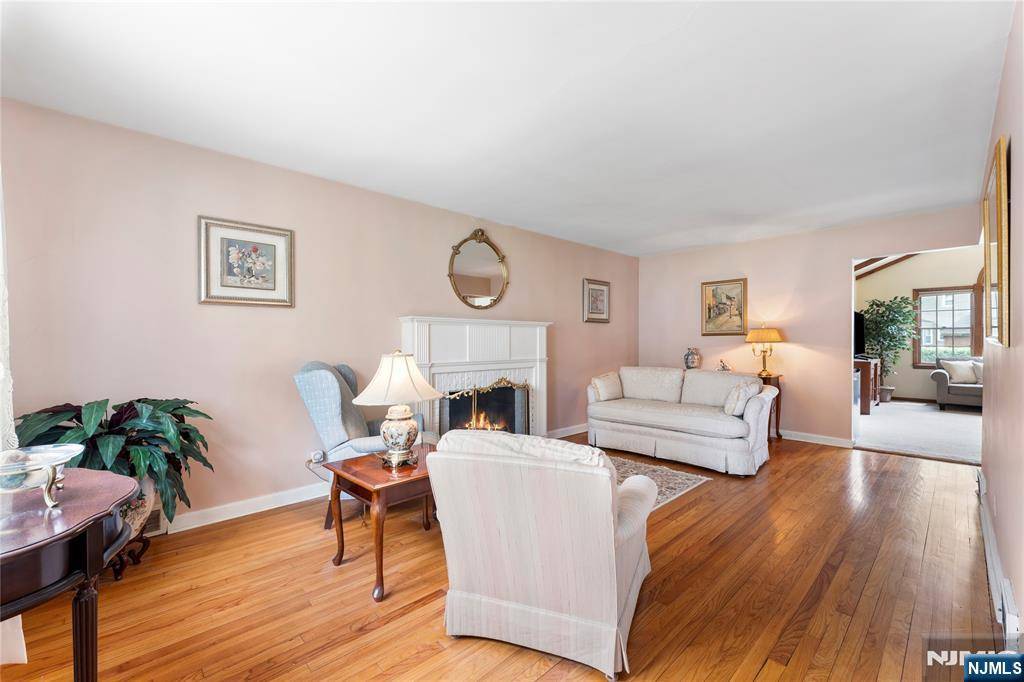 River Edge, NJ 07661,169 Wayne AVE