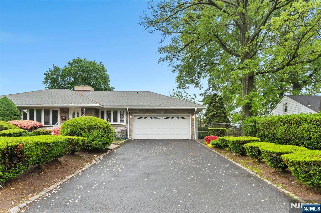 Elmwood Park, NJ 07407,22 Linwood AVE