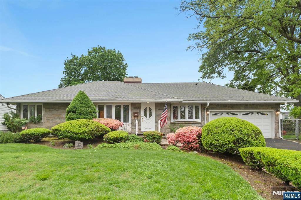Elmwood Park, NJ 07407,22 Linwood AVE