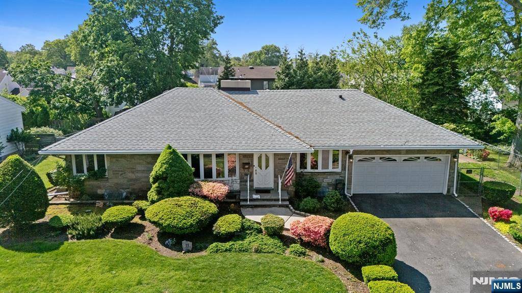 Elmwood Park, NJ 07407,22 Linwood AVE