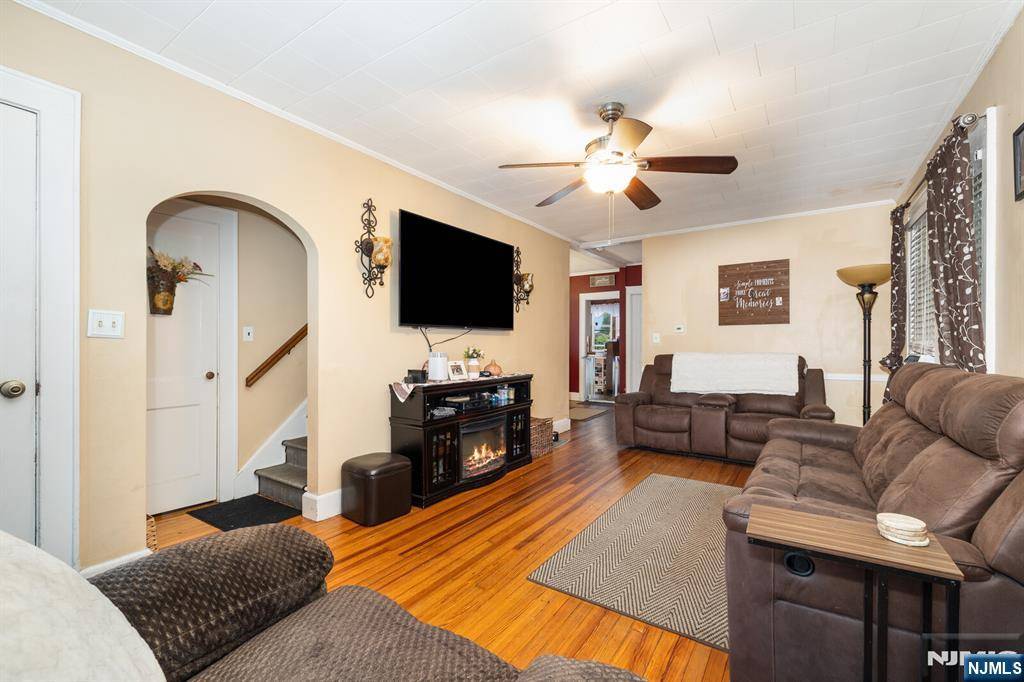 Rutherford, NJ 07070,14 Elizabeth ST