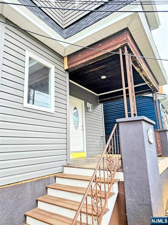 Kearny, NJ 07032,212 Laurel AVE #1
