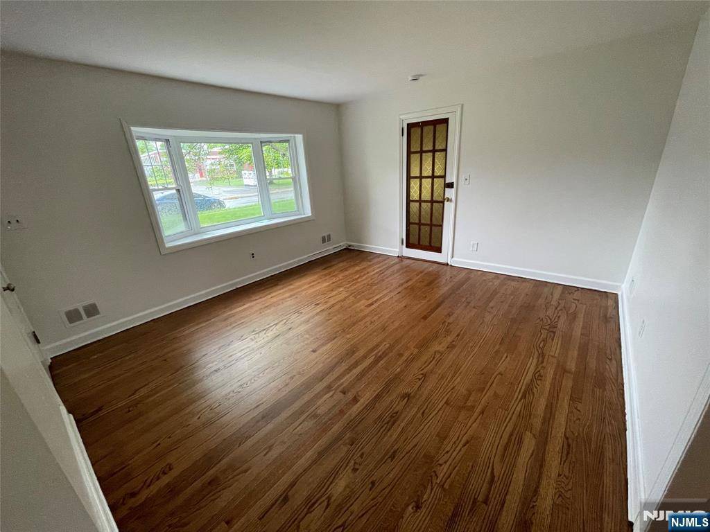 Emerson, NJ 07630,41 Locust AVE